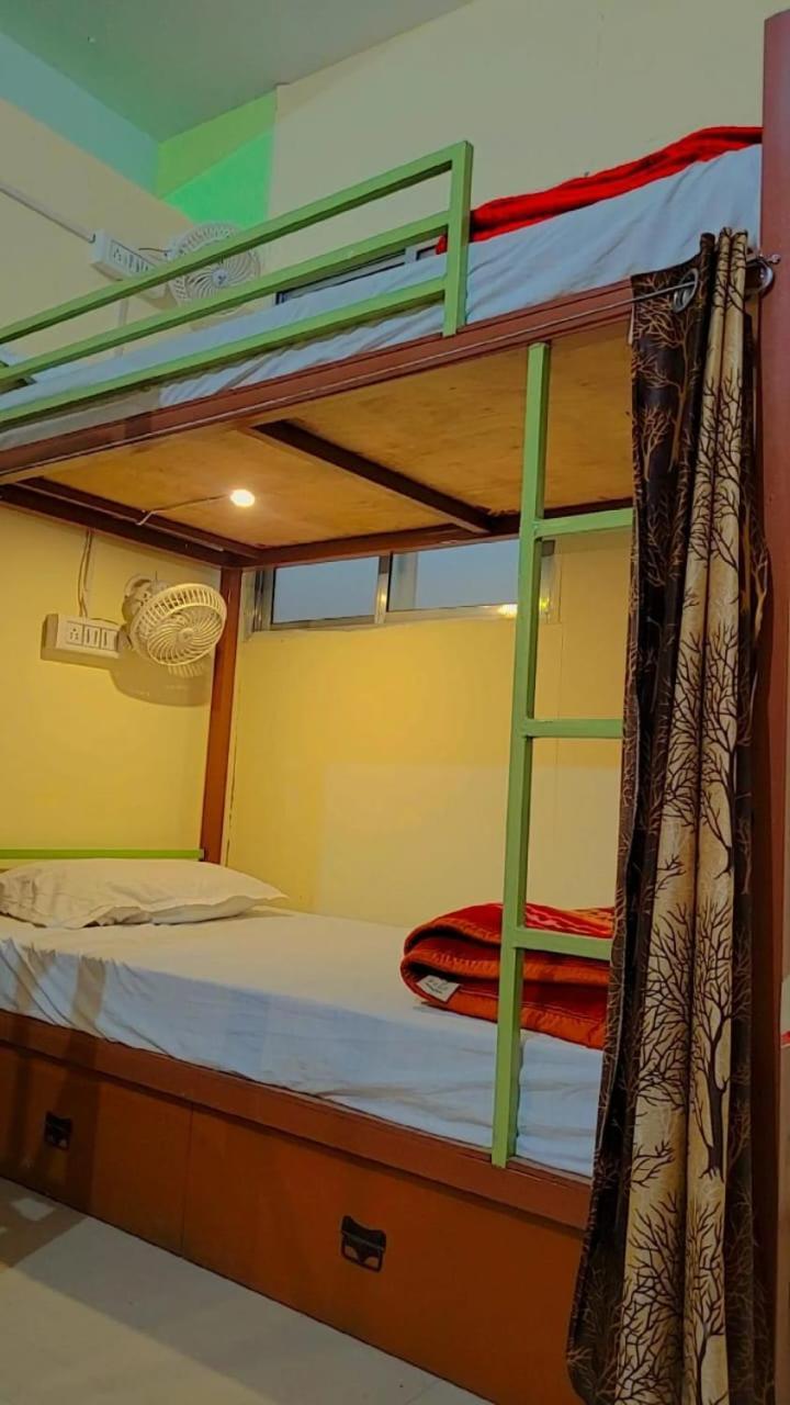 Baba'S Rishikesh Hostel Buitenkant foto