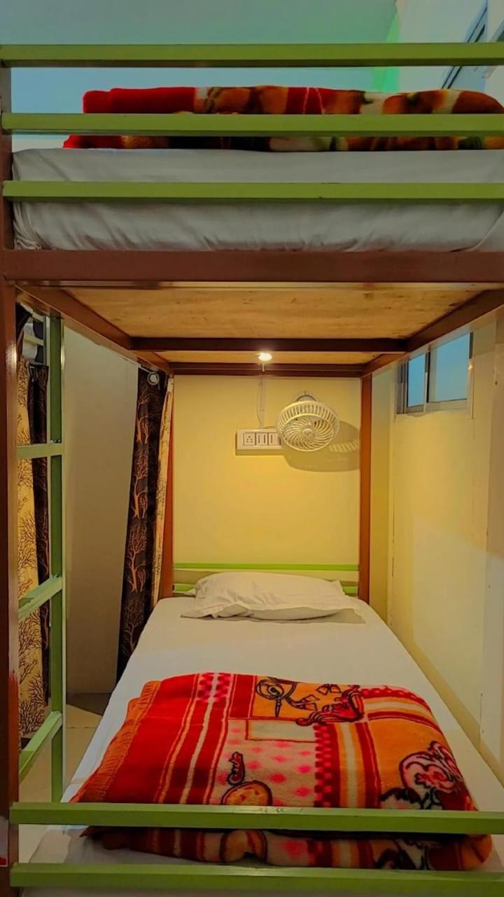 Baba'S Rishikesh Hostel Buitenkant foto