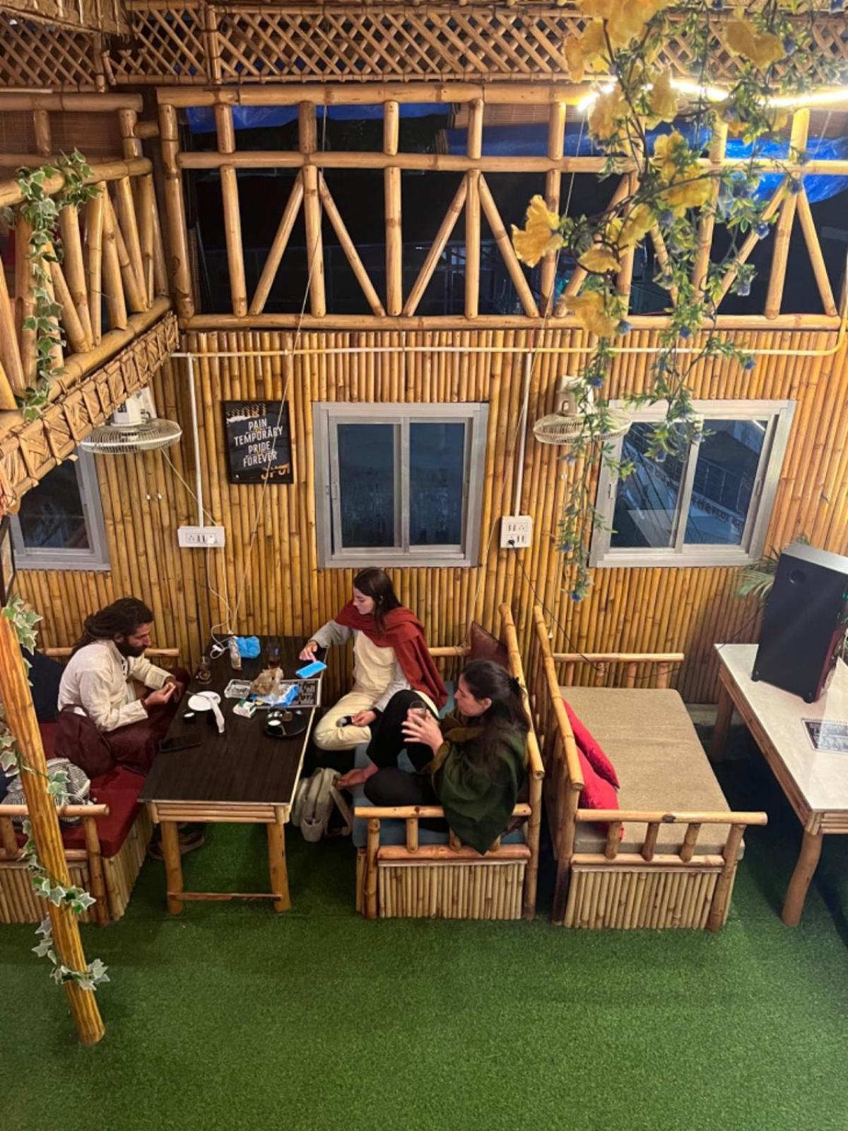 Baba'S Rishikesh Hostel Buitenkant foto